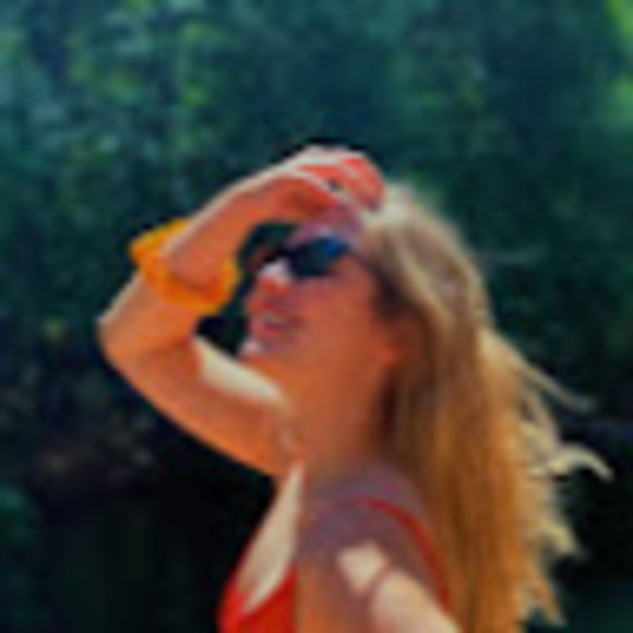 Meet your Posher, Bridget - Picture 1 of 1